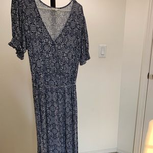 Maxi dress with a belt